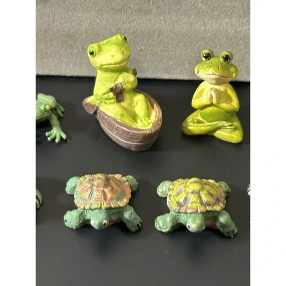 Vintage Mini frog Figurines Lot - Picture 4 of 5